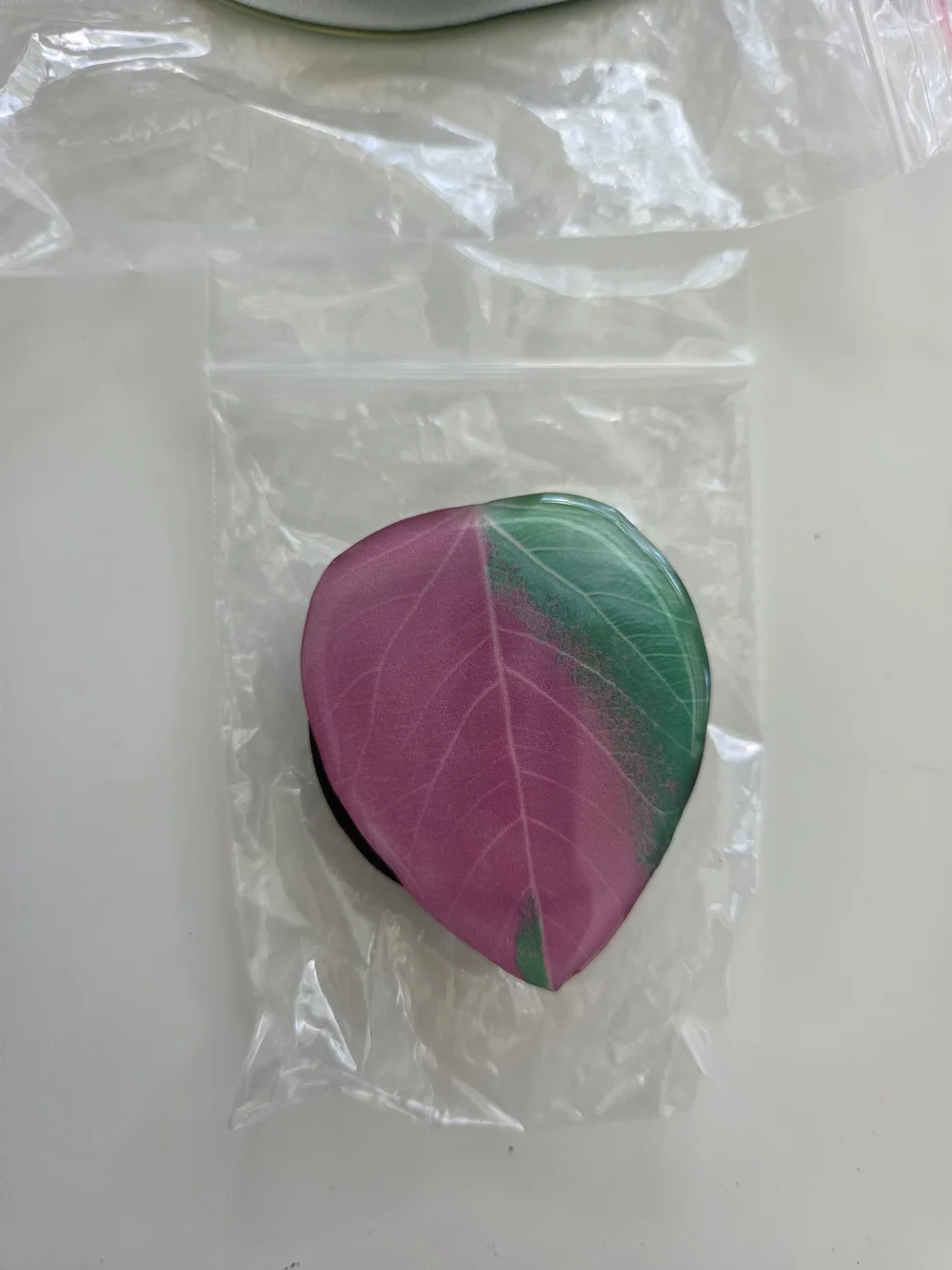 Leaf-Shaped Phone Grip Pop Socket - Green and Pink